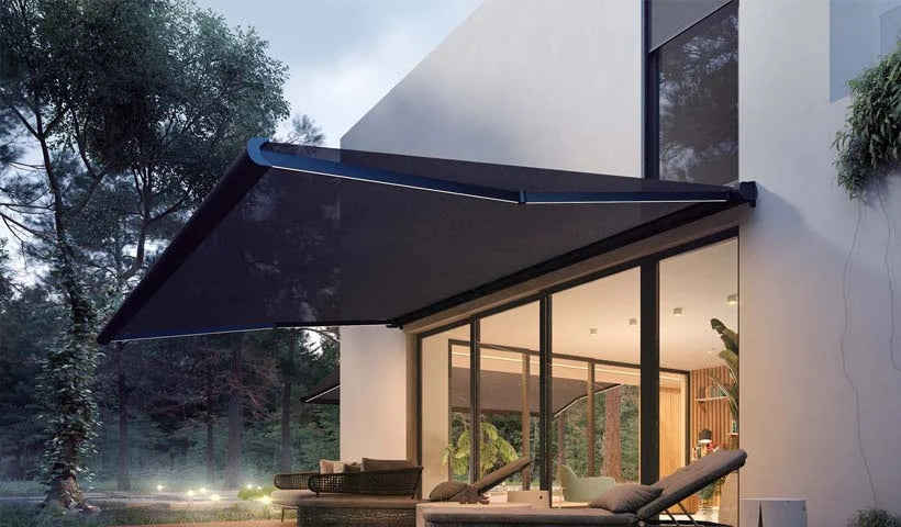 Sunshade Experts Marsala: origineel leveranciersbeeld met illustratieve kleuren.