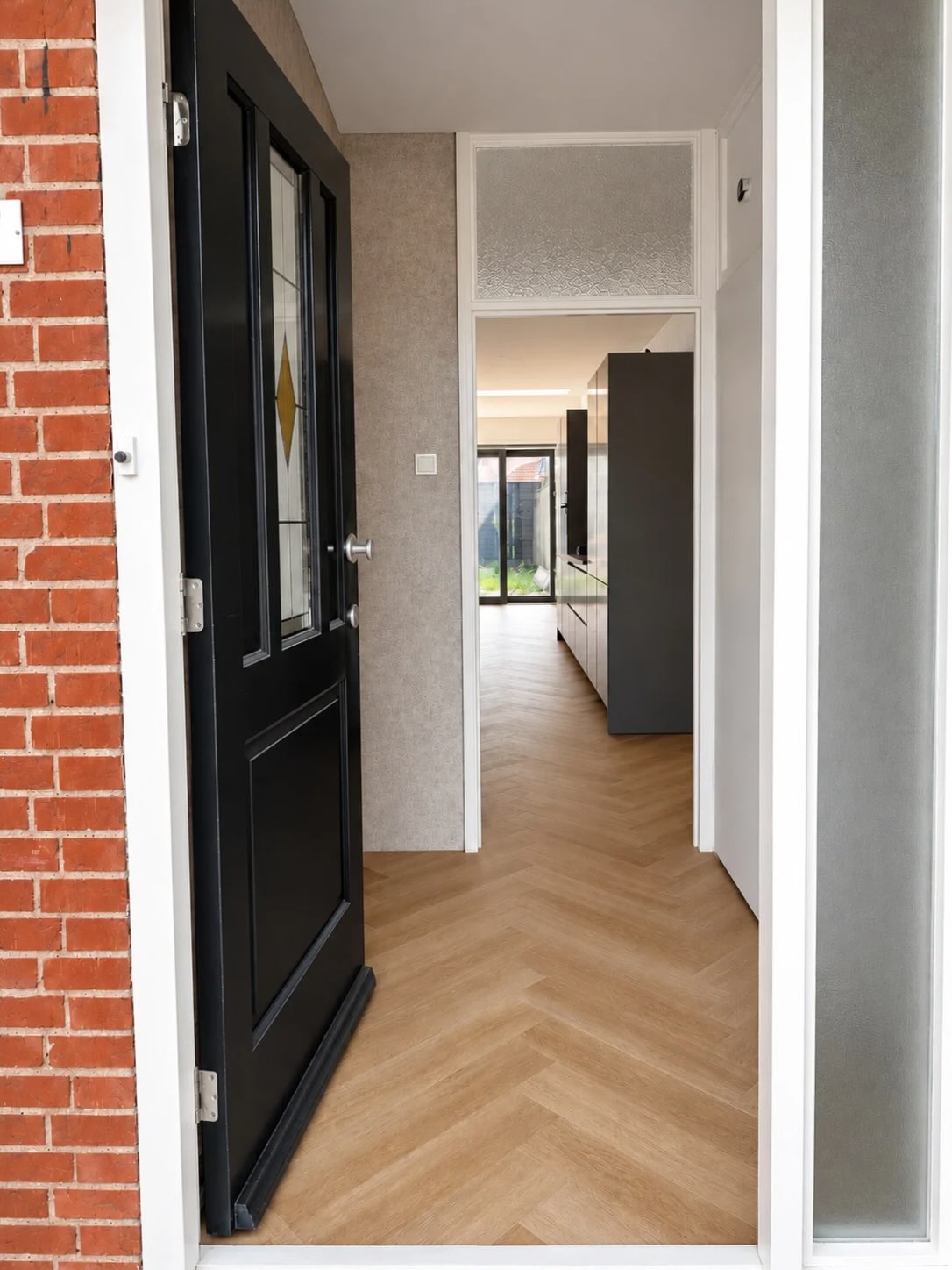 Weer een mooi project afgerond in Bakkeveen: de Enviro 006 in visgraat.
