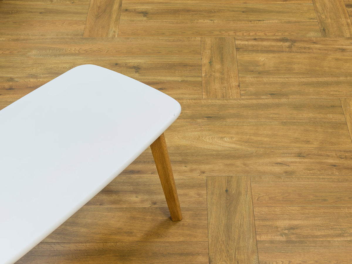 Amtico Signature Farmhouse Oak AR0W7630