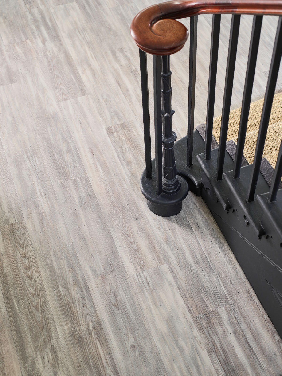 Amtico Signature Halo Pine AR0W8250
