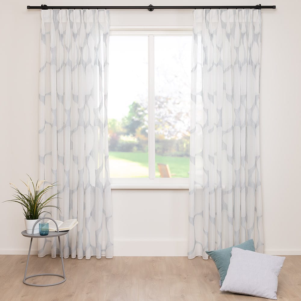Dina – Off White met Lichtblauw – 4 — 330 cm