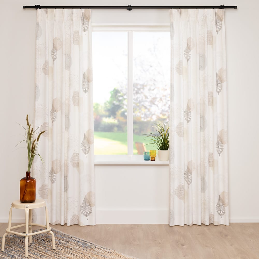 Elin – Off White met taupe – 02 — 148 cm