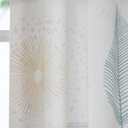 Elin – Off White met zacht groen – 04 — 148 cm