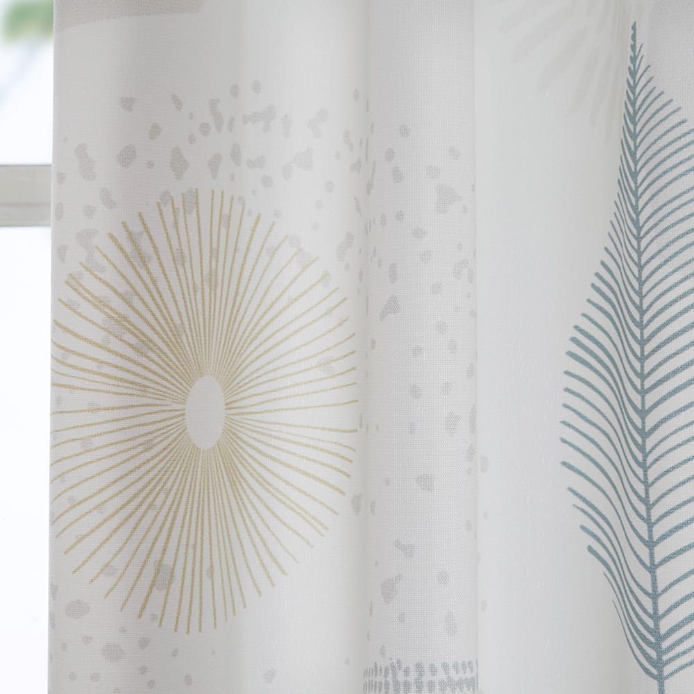 Elin – Off White met zacht groen – 04 — 148 cm