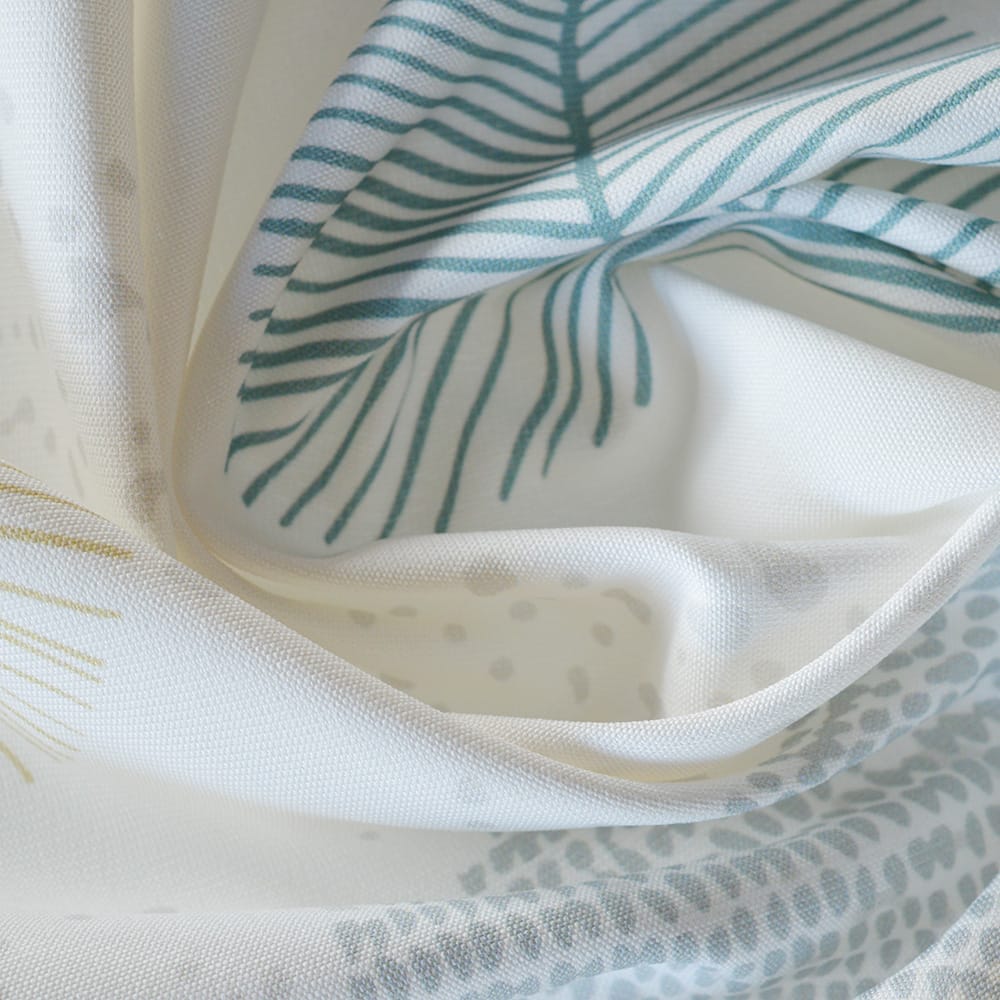 Elin – Off White met zacht groen – 04 — 148 cm
