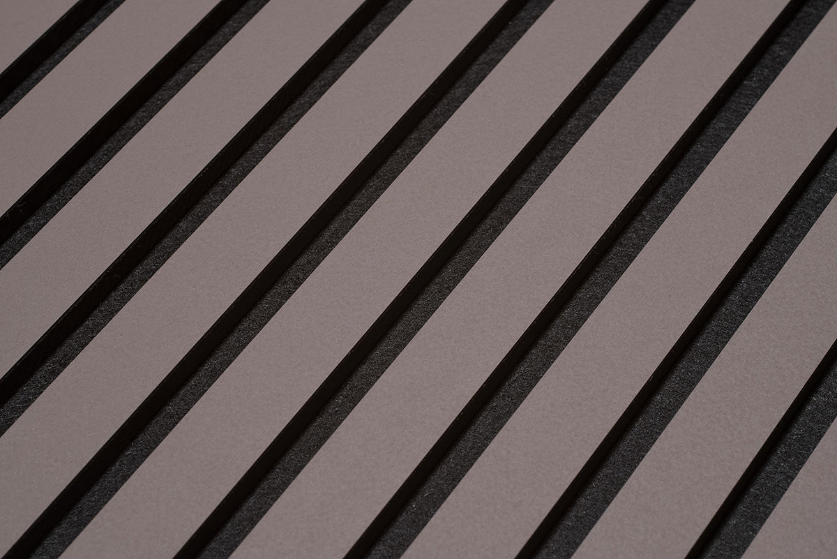 Detail van lamellen met donkere tussenruimten.