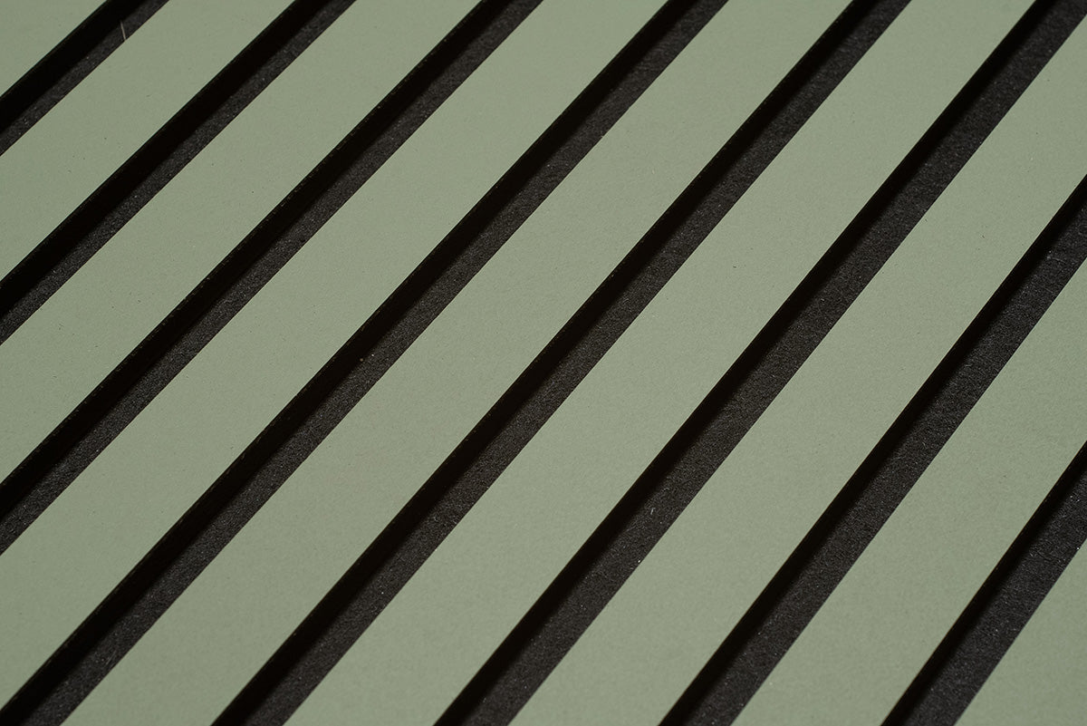 Detail van lamellen met donkere tussenruimten.