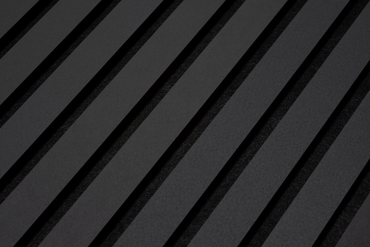 Detail van lamellen met donkere tussenruimten.