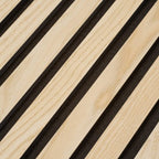 Detail van lamellen met donkere tussenruimten.