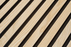 Detail van lamellen met donkere tussenruimten.