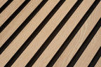 Detail van lamellen met donkere tussenruimten.