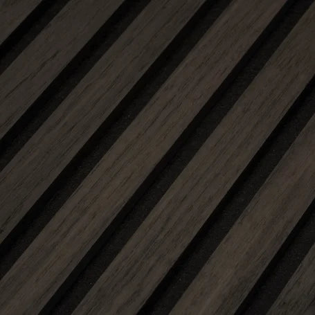 Detail van lamellen met donkere tussenruimten.