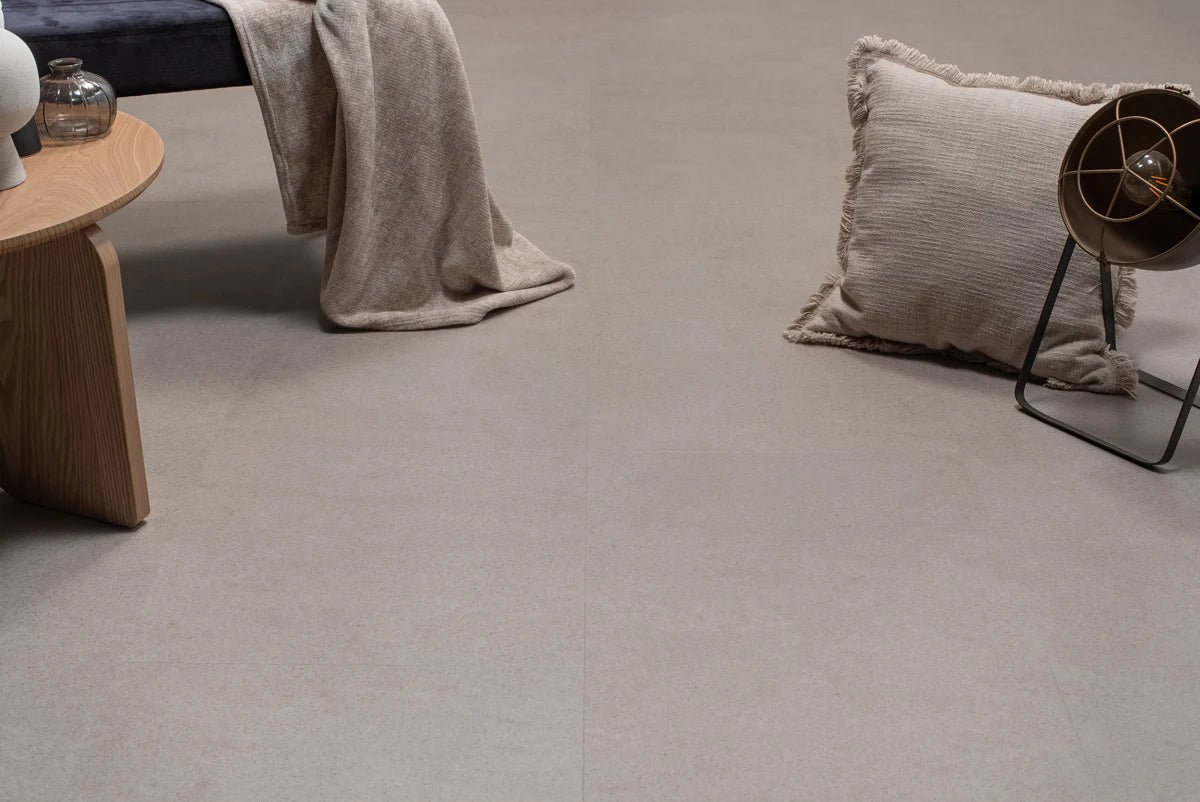 Floer Tegel Click PVC – Betonlook Greige