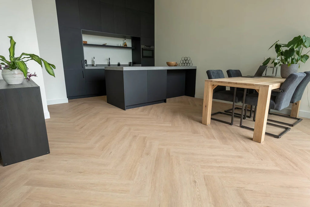 Floer Walvisgraat PVC – Gaia Grijsbeige