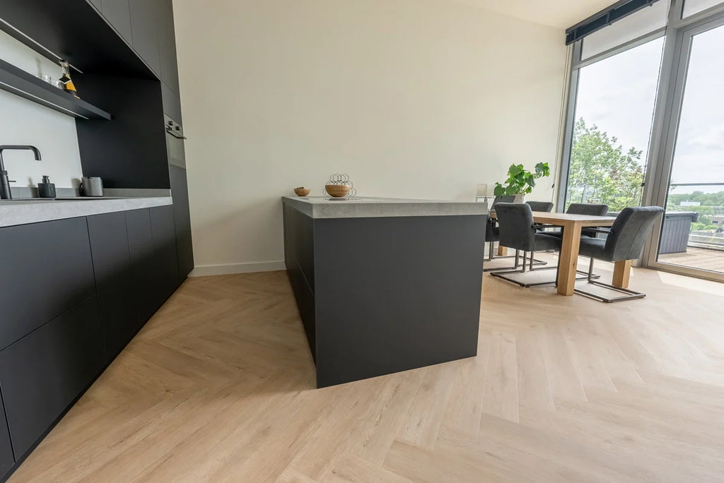 Floer Walvisgraat PVC – Gaia Grijsbeige