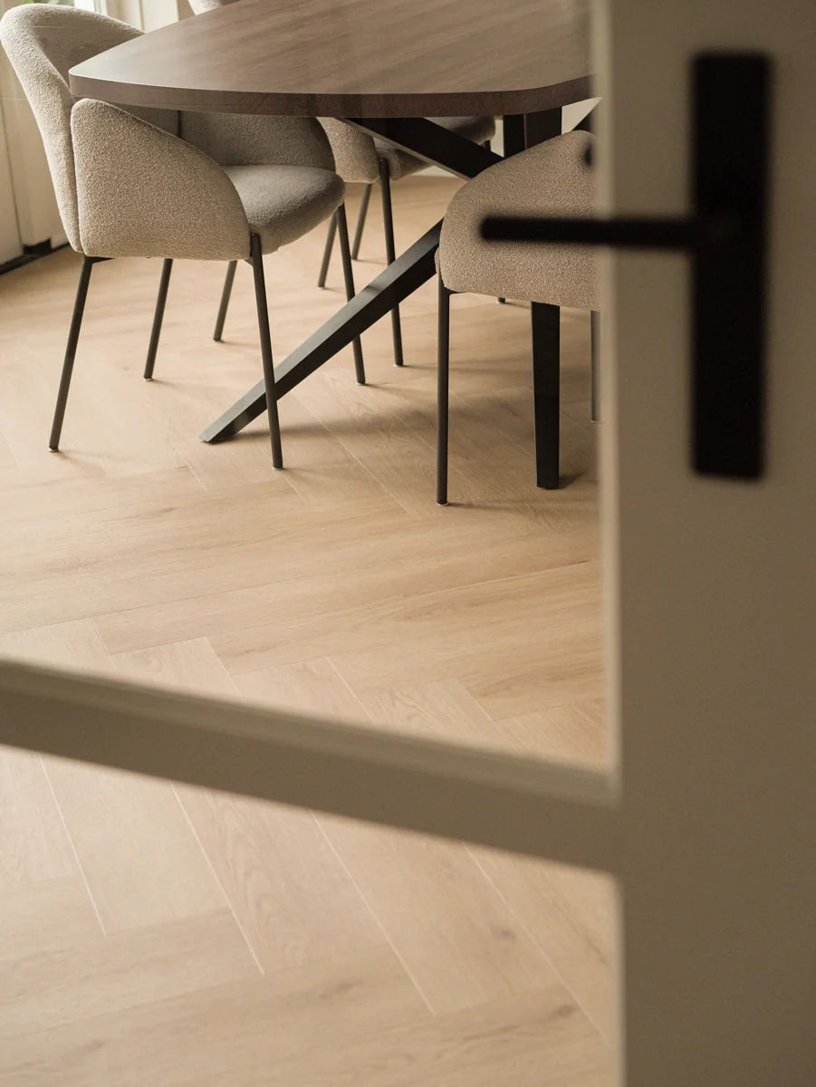 Floer Walvisgraat PVC – Bryde Bruin