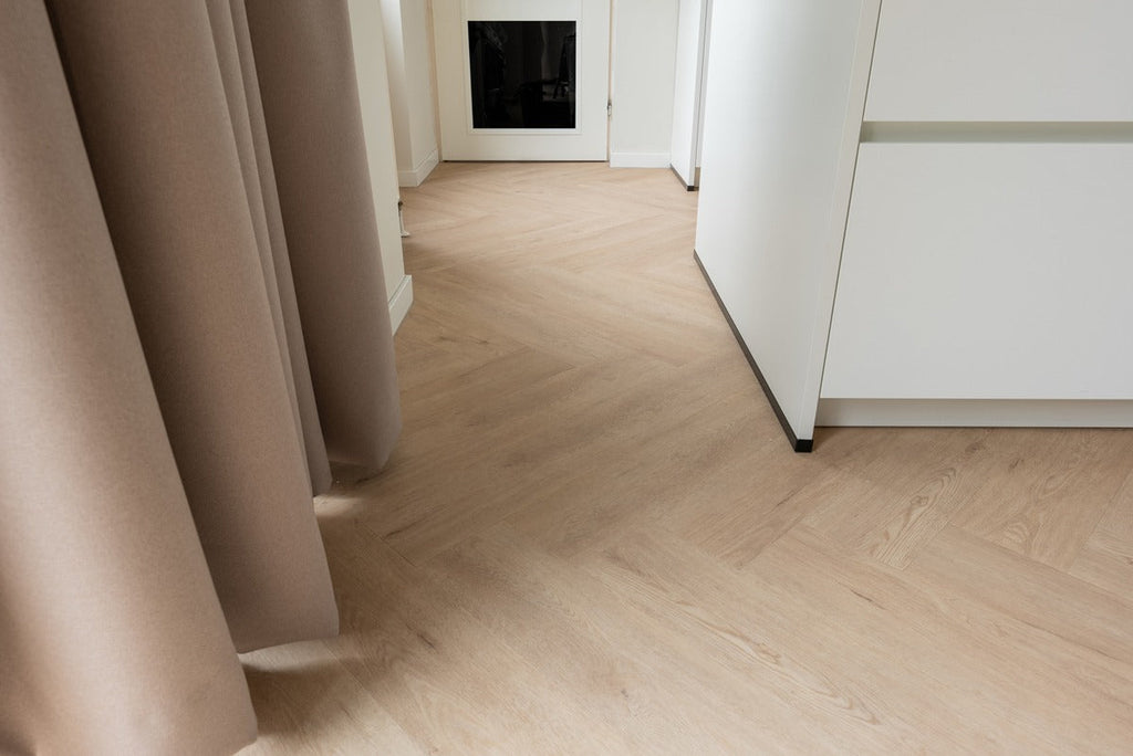 Floer Walvisgraat PVC – Gaia Grijsbeige