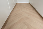 Floer Walvisgraat PVC – Gaia Grijsbeige