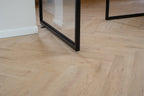 Floer Walvisgraat PVC – Gaia Grijsbeige