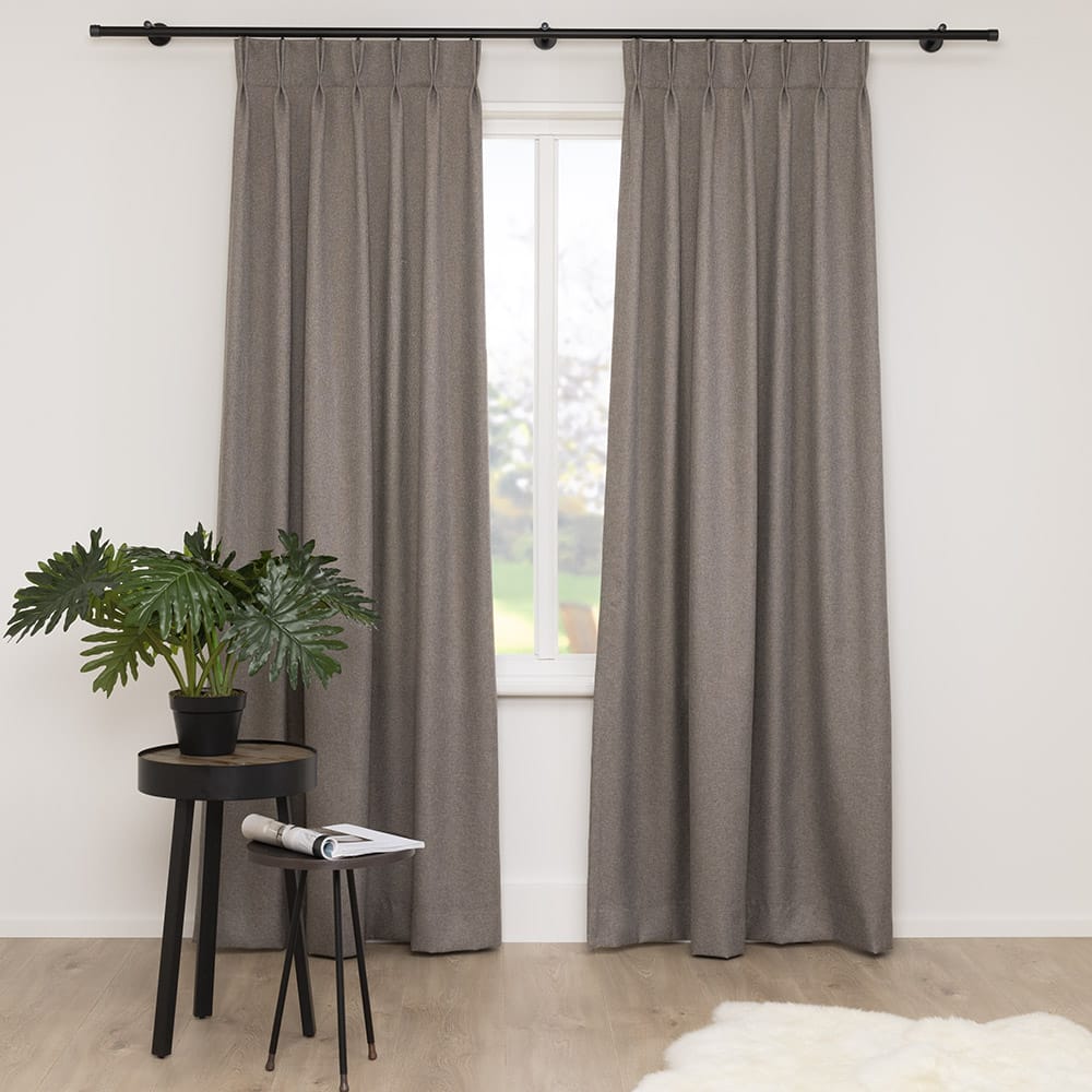 Formidable – Donker Taupe – 23 — 320 cm
