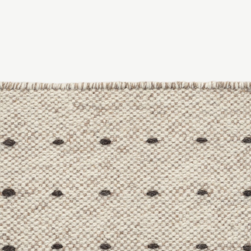 Kvadrat Yield Dot Without Fringes 0115 - op maat