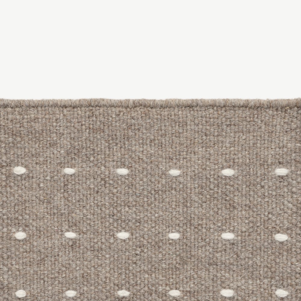 Kvadrat Yield Dot Without Fringes With Backing 0255 - op maat