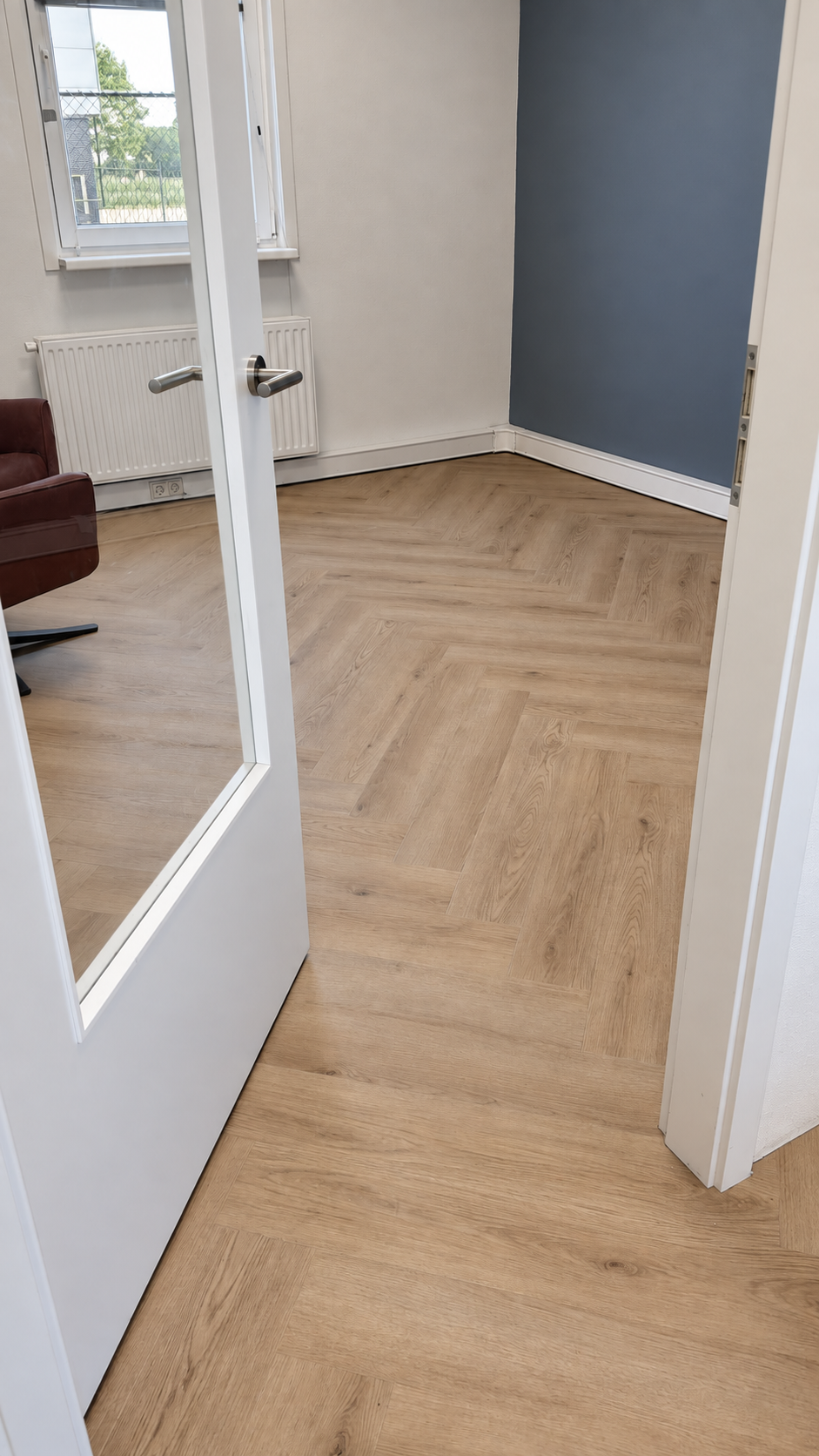 Orka Onbehandeld 2.0 vloer doorgelegd tussen twee ruimtes bij 050-IT