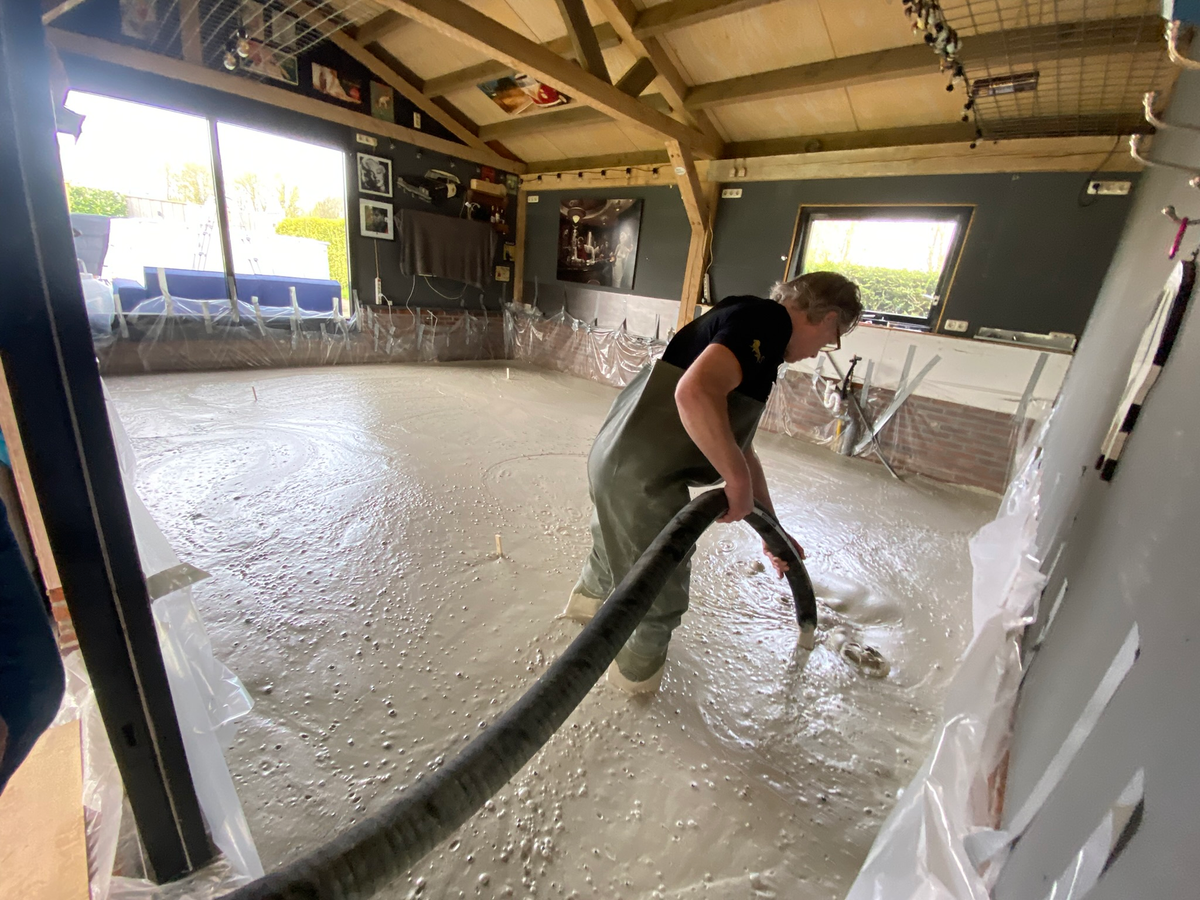 Verdelen van het gestorte materiaal bij Berkhouwer