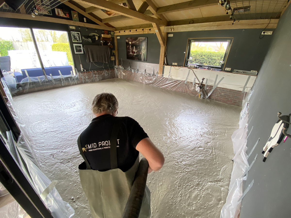 Vloerwerkzaamheden tijdens het storten bij Berkhouwer