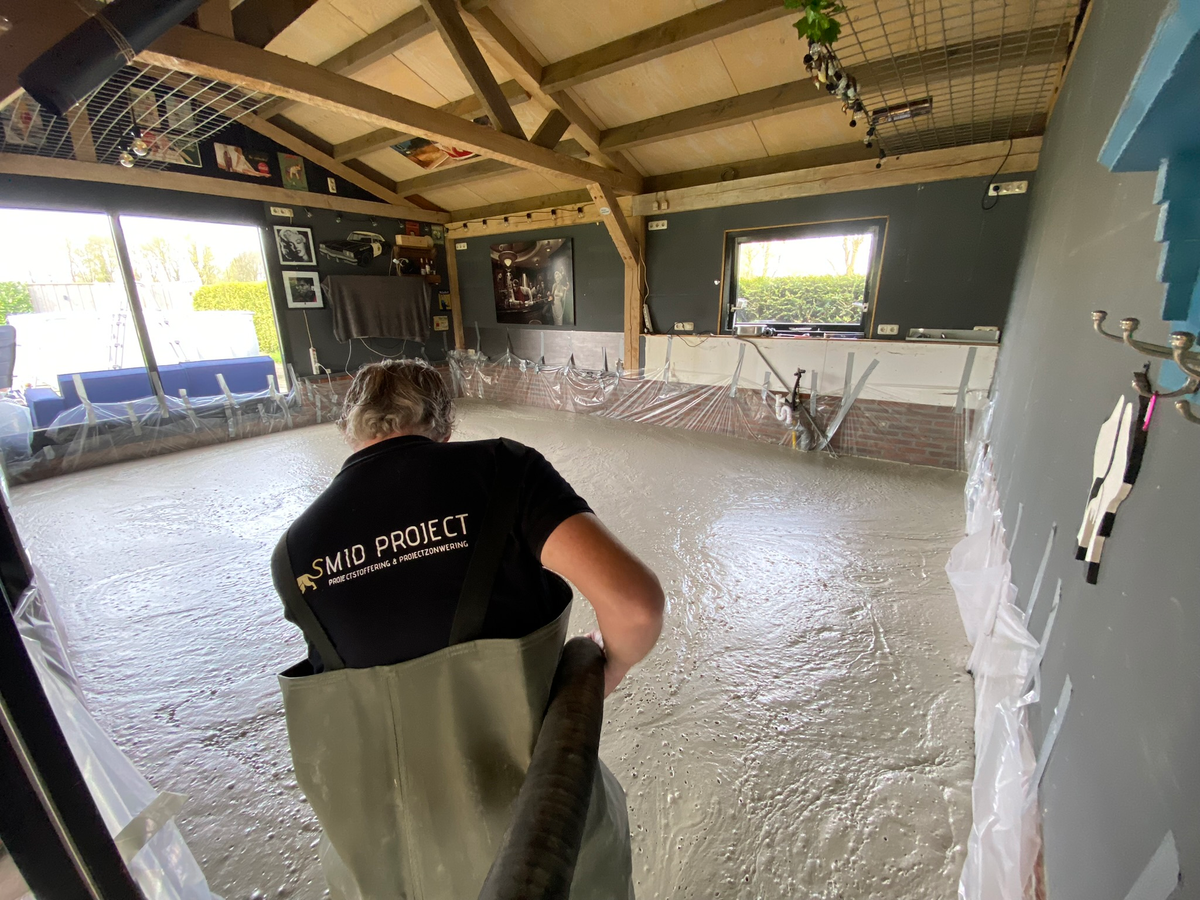 Overzicht van de vers gestorte ondervloer bij Berkhouwer