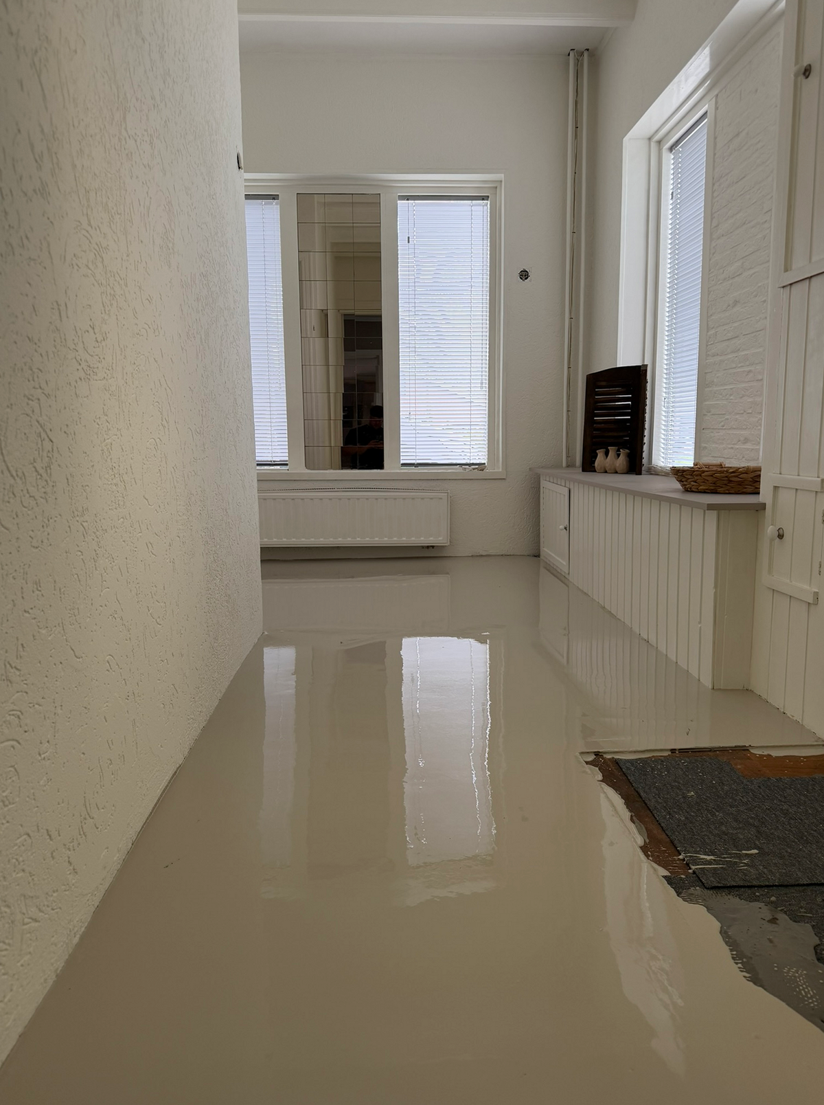 Natte egalisatielaag in een kamer in Foxhol