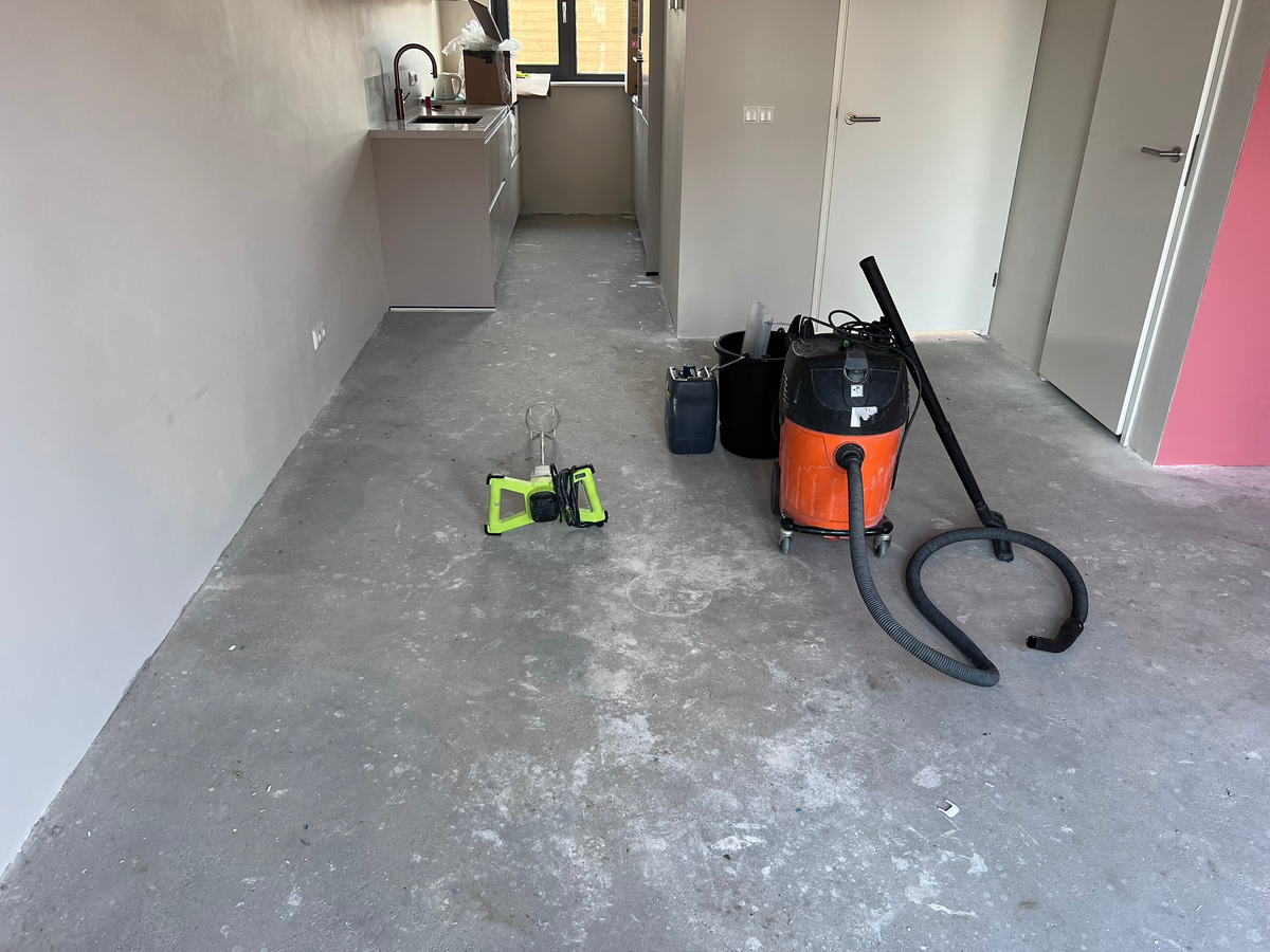 Ondergrond tussen keuken en woonkamer in Winsum