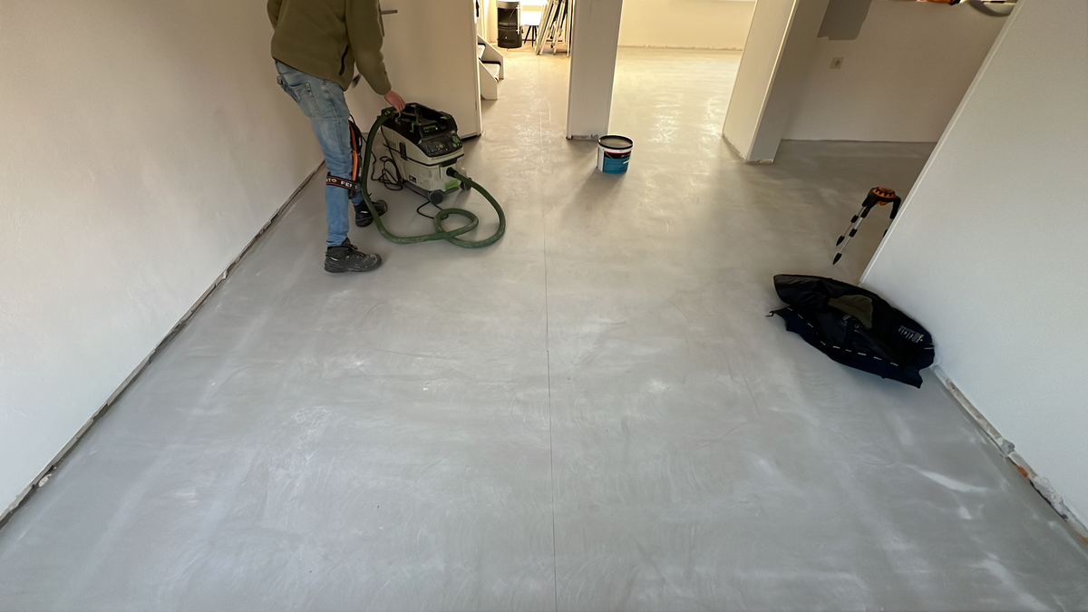 Voorbereiden en stofvrij maken van de ondergrond in Zuidlaren