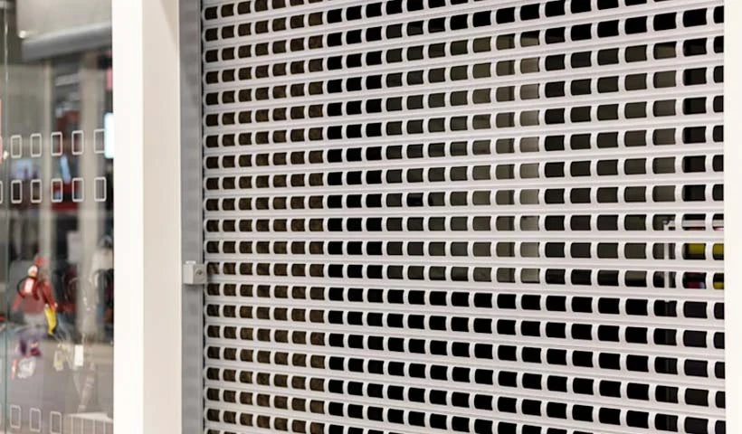 Sfeerbeeld van Sunshade Experts rolhekken. Profiel en uitvoering kunnen afwijken.