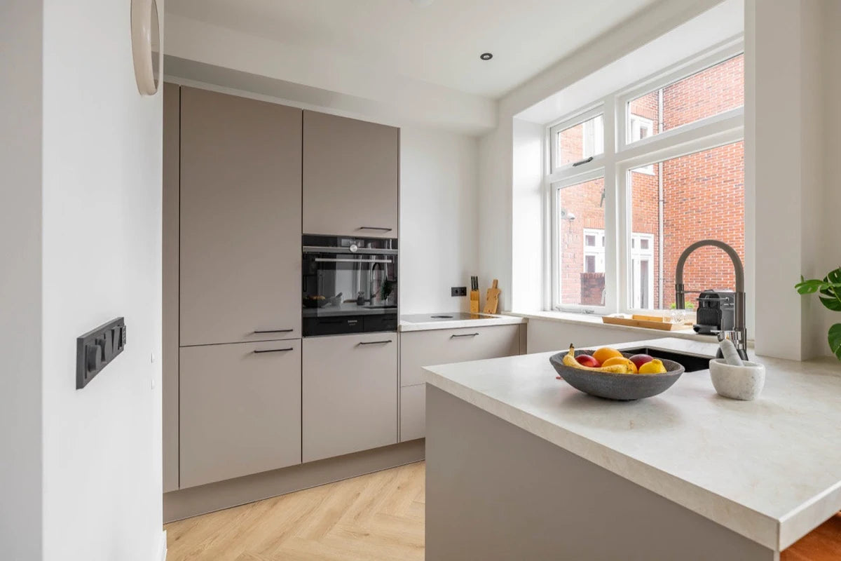 Walvisgraat PVC in een keuken aan de C.H. Petersstraat