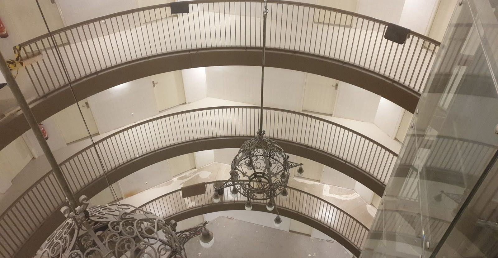 Open ronde hal en galerijen tijdens de renovatie van de Noorderkerk in Groningen