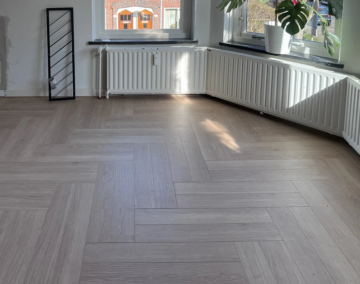 Elleboogpatroon van de PVC-vloer in Helpman, Groningen.