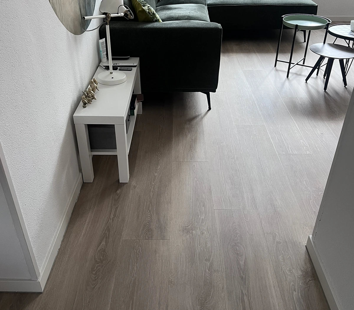 Rechte houtlookplanken in de woonkamer in Zuidlaren.